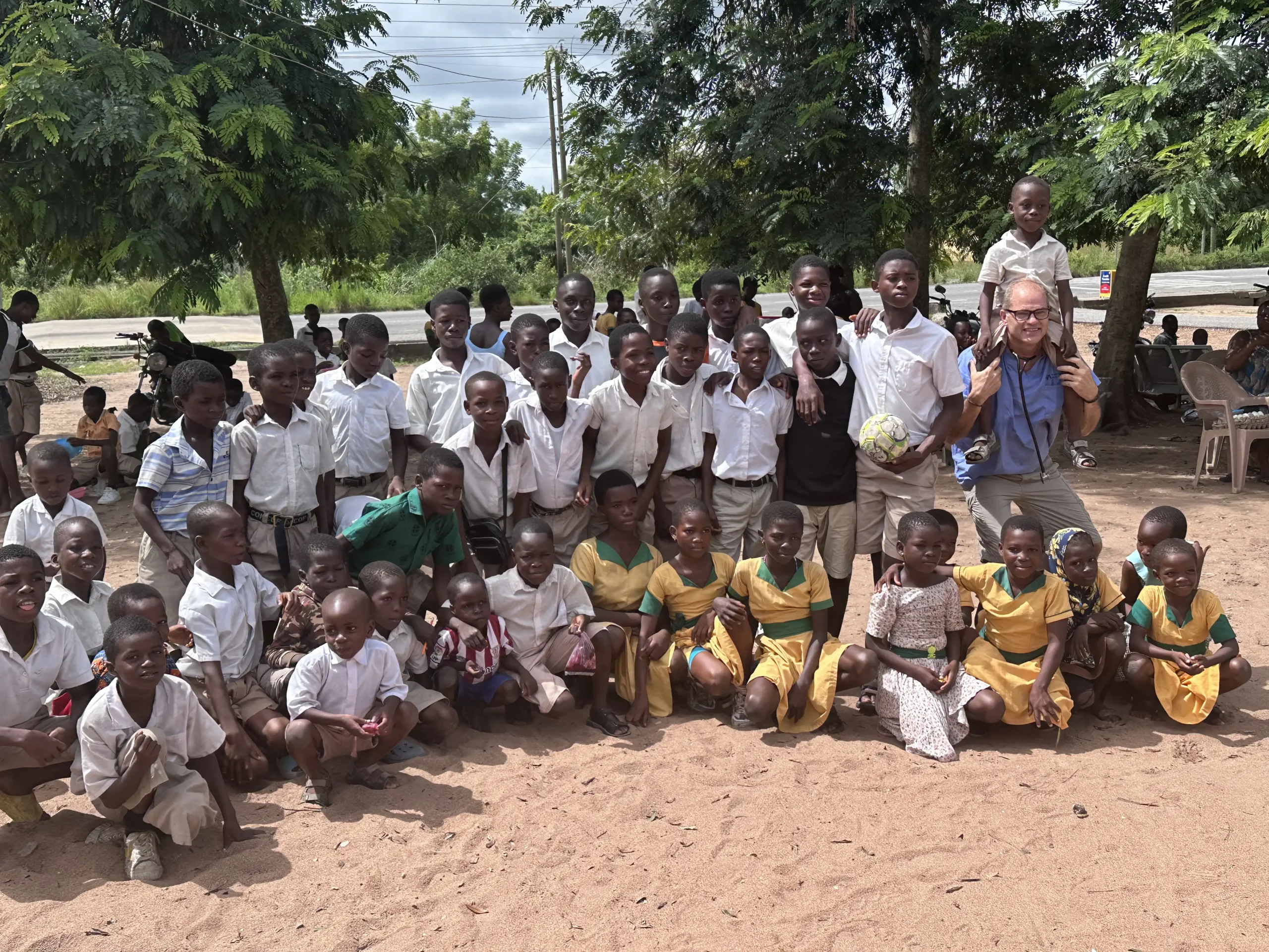 Adaklu – Dr Gordon donates footballs to the community school